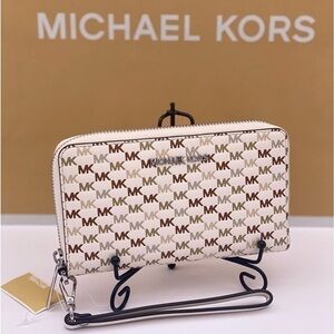 Michael Kors Jet Set Travel Wallet
Phone Case